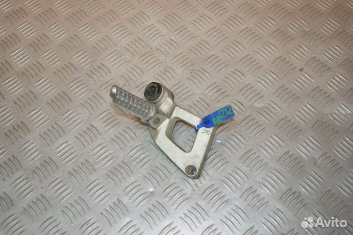 Подножка пассажира правая Kawasaki ZZR400-2