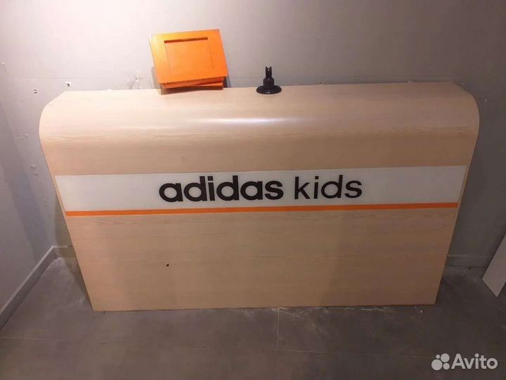 Стойка ресепшн