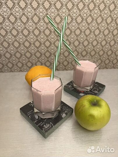 Новая подставка из дерева с декором под бокал