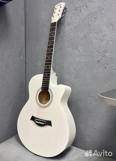 Гитара Белая