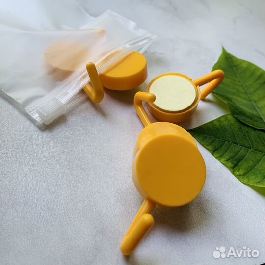 Желтые крючки самоклеющиеся для кухни, ванной