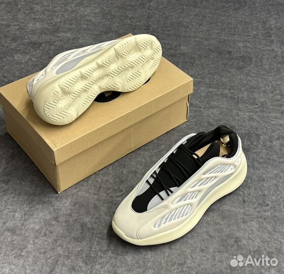 Кроссовки adidas yeezy boost 700 мужские