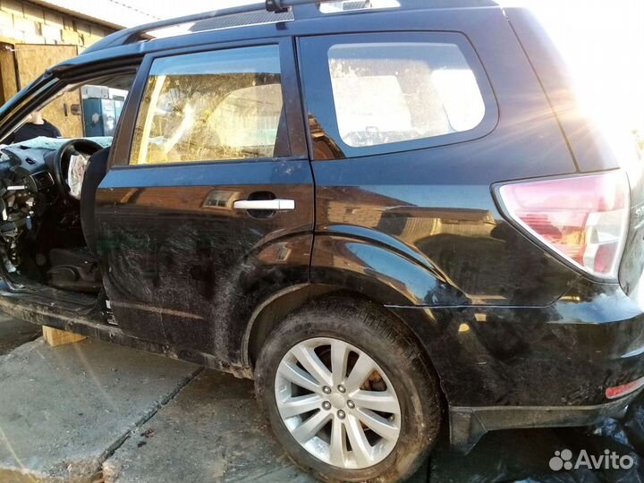 Дверь передняя правая Subaru Forester SH