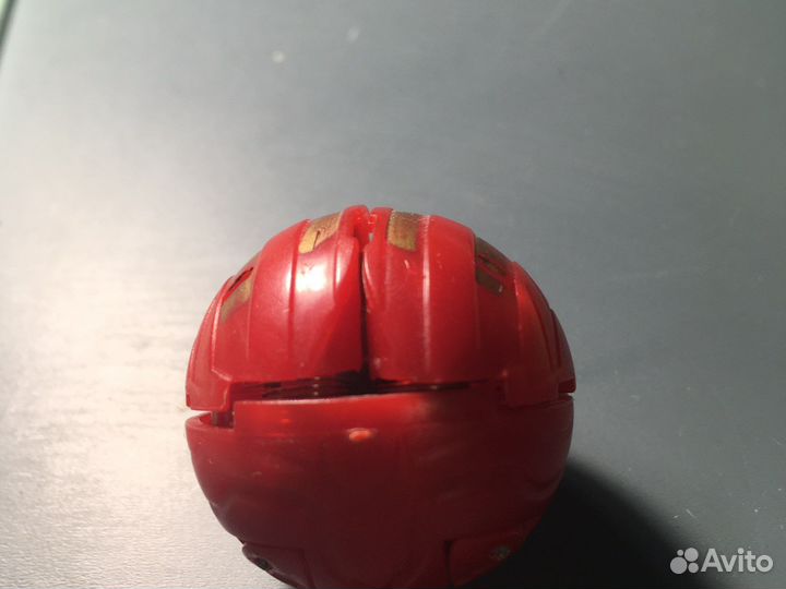 Папуган, красный