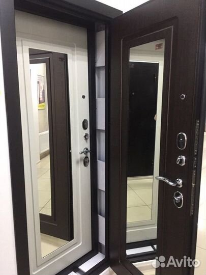 Дверь входная в квартиру