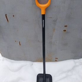 Лопата fiskars совковая