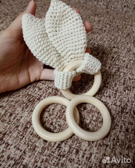 Погремушка вязаная, грызунок, подарок на выписку