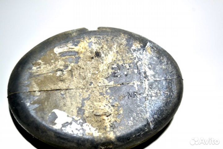 Кронштейн крыла ведущего моста, задний правый volv