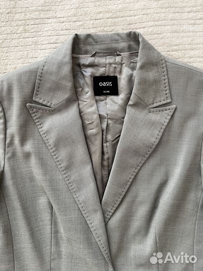 Светло-серый классический пиджак 