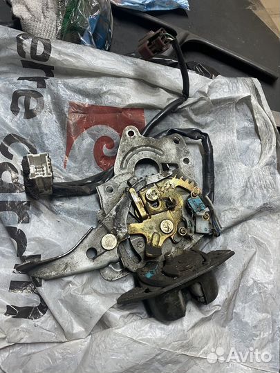 Замок дверной