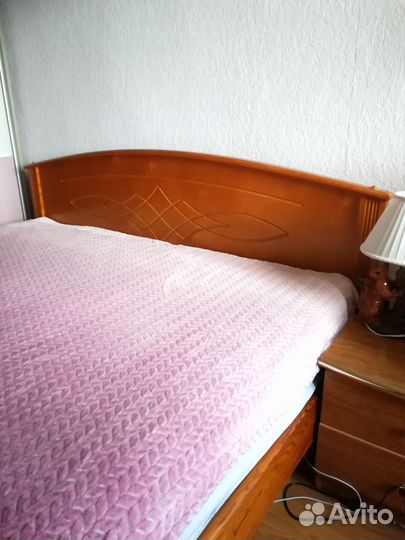 Кровать двухспальная бу 180 200 без матраса