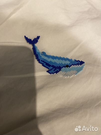 Брошь в виде кита из бисера ручная работа