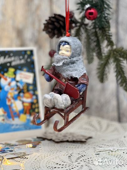 Ватная игрушка «Малыш на санках»