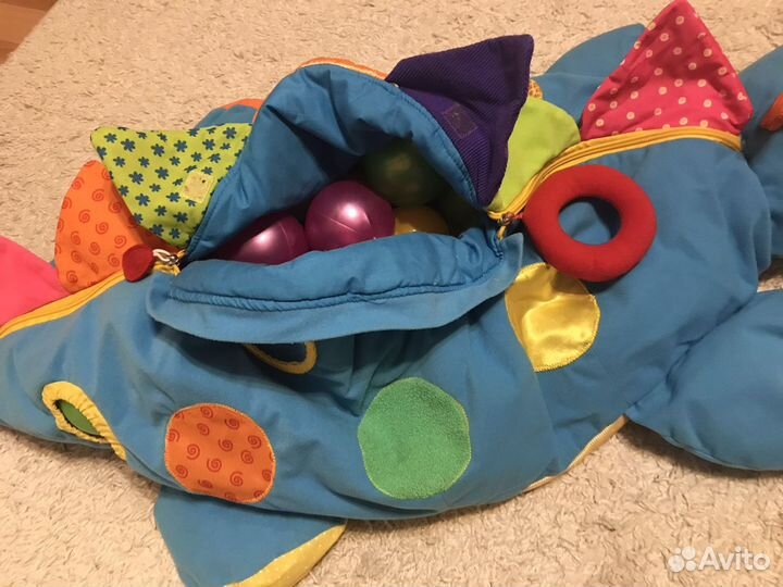 Динозавр с шарами