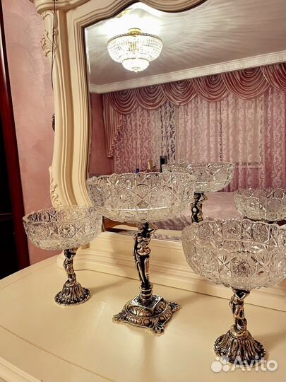 Вазы хрустальные на бронзовой ножке