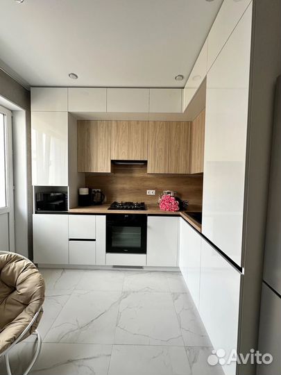 Кухня на заказ под потолок в Челябинске