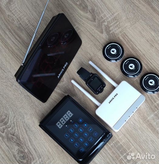 Система вызова: кнопка вызова официанта с часами