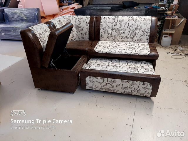 Угловой диван на кухню