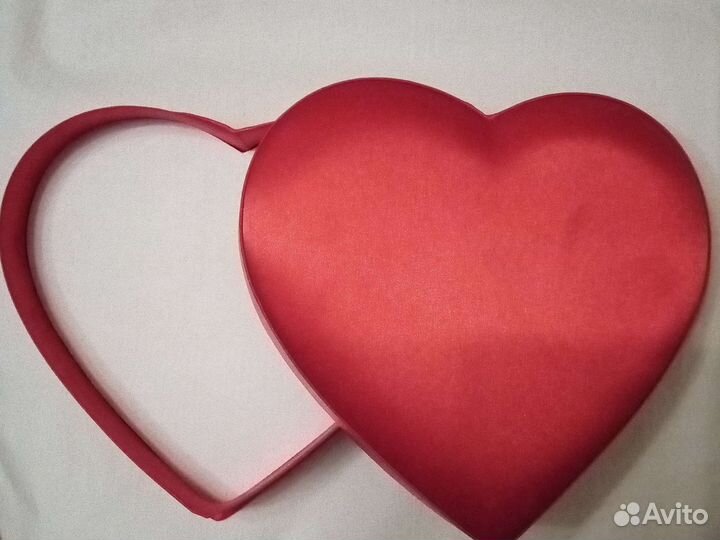 Коробка подарочная атласная сердце