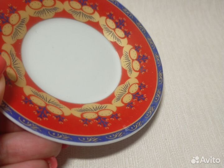 Фарфоровое блюдце