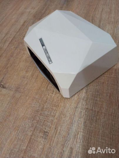 Новая лампа для маникюра