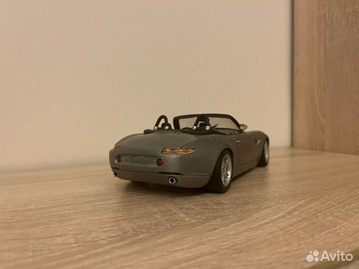 1:18 BMW Z8 от Burago