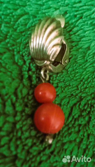 Клипсы старинные с кораллами 0,8 и 0. 5. 20-ыг гг