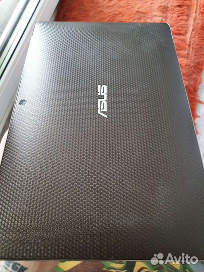 Планшет - ноутбук Asus Transformer Pad TF101