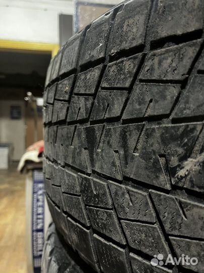 Bridgestone Blizzak DM-V1 275/50 R22 111R