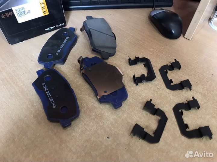 Тормозные колодки передние на genesis