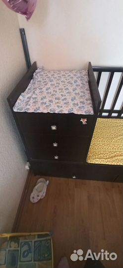 Детская кроватка с комодом