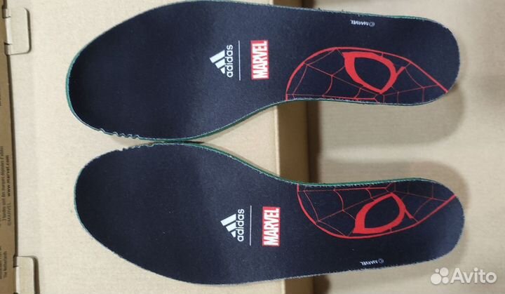 Кроссовки adidas marvel