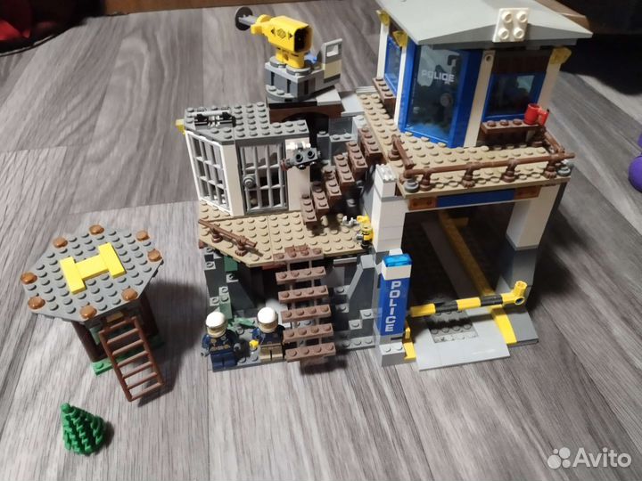 Lego city полицейский участок