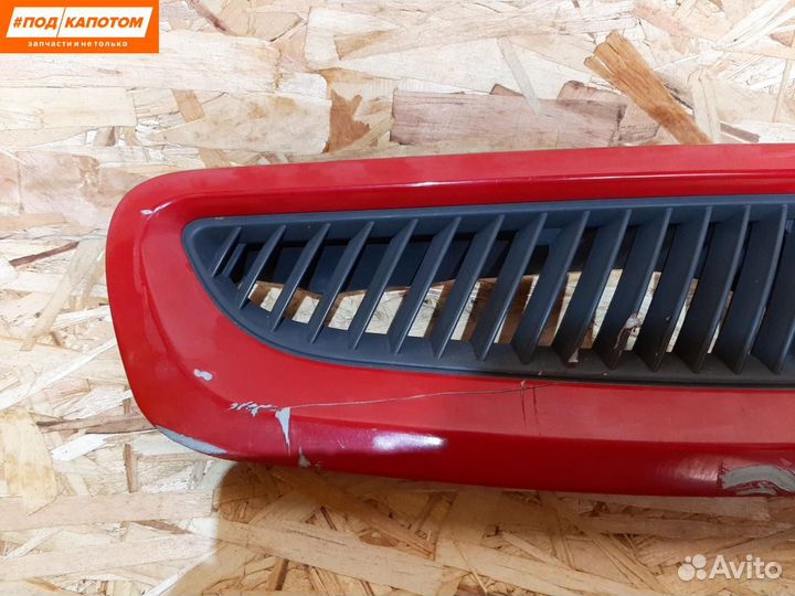 Решетка радиатора верхняя Mitsubishi Colt