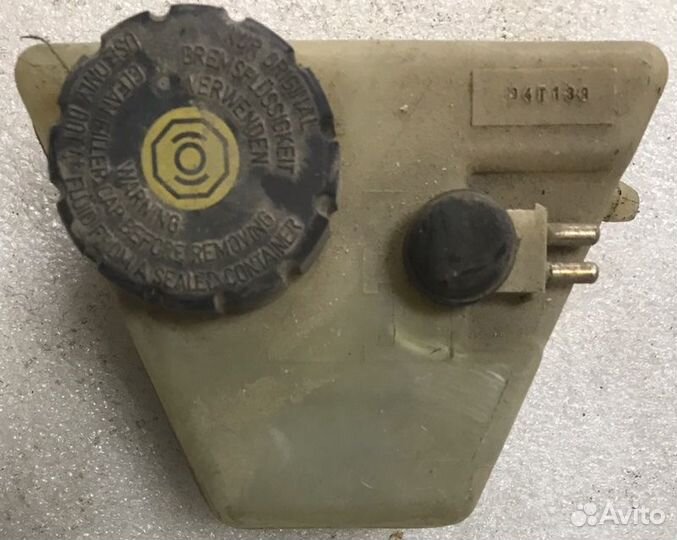 Бачок для тормозной жидкости Mercedes-Benz W202