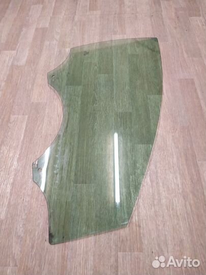 Стекло двери передней правой Ford Focus III