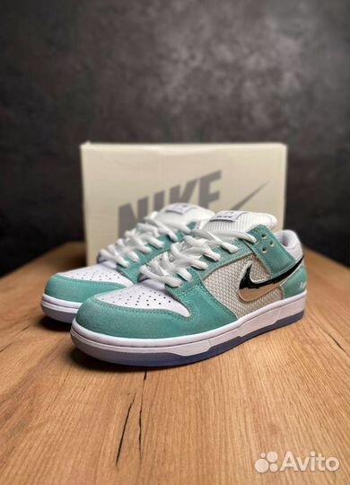 Nike Dunk SB April