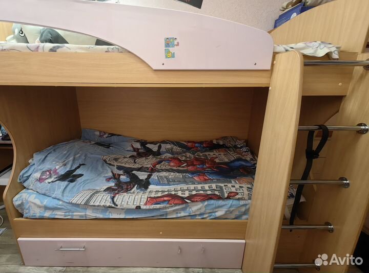 Двухъярусная кровать