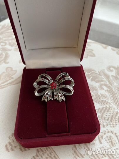 Брошь из 2000-х годов