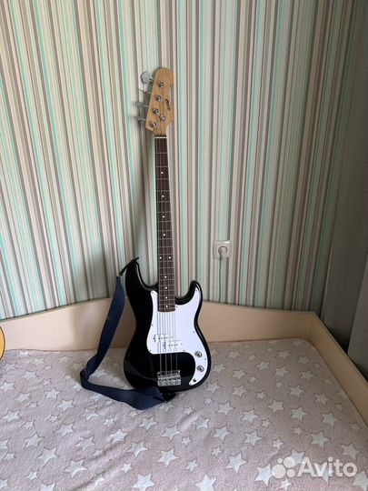 Бас гитара Homage