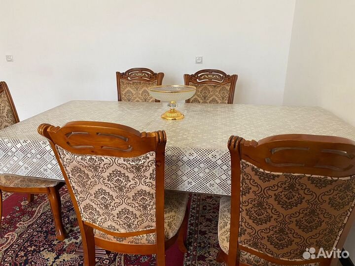 Стол со стульями