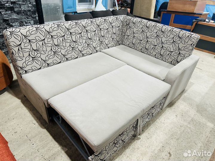 Кухонный угловой диван со спальным местом бу