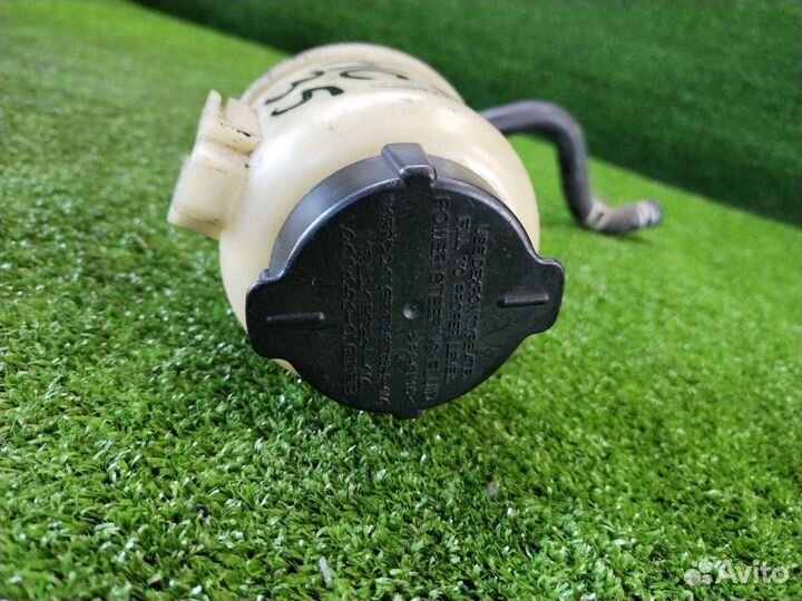 Бачок гур Nissan Laurel HC35