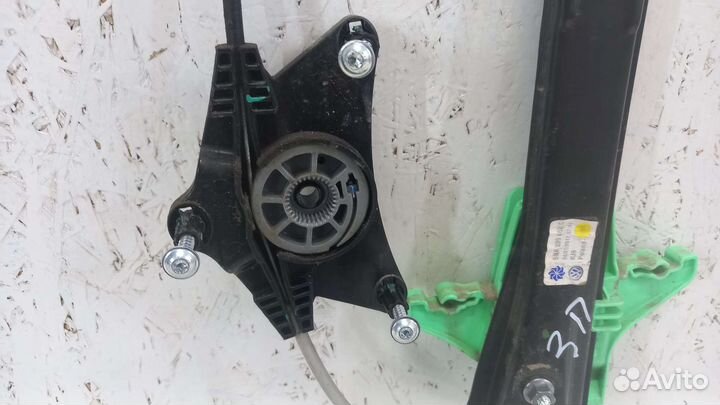 Стеклоподъемник задний правый Volkswagen Tiguan 2