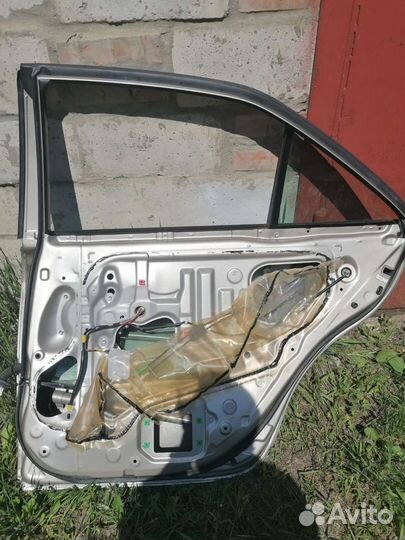 Правая задняя дверь Toyota Camry