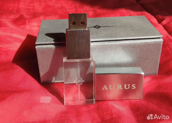Флэшка 15 гб aurus с презентации автомобиля