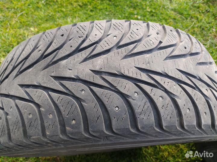 Yokohama Ice Guard Stud IG55 215/55 R16