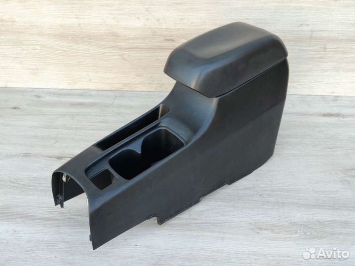 Подлокотник штатный Mitsubishi Lancer 9 IX