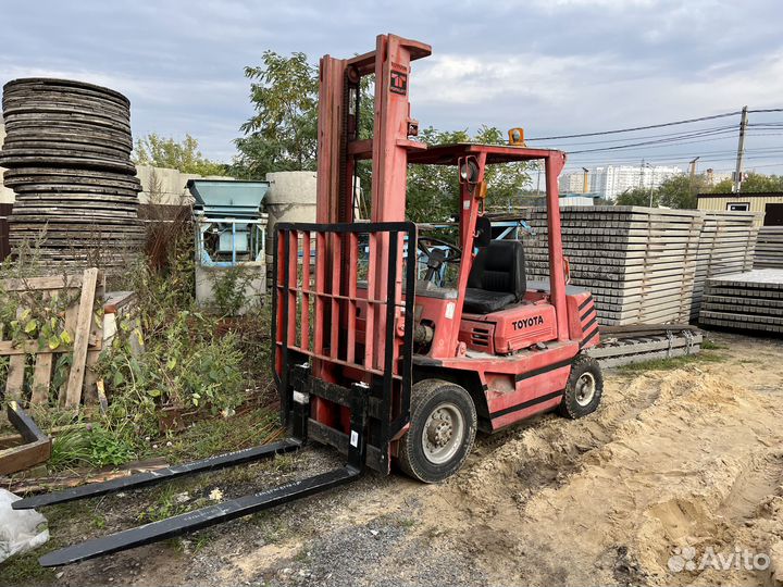 Вилочный погрузчик Toyota 02-8FGL20, 1990