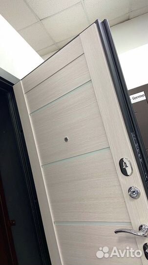 Дверь входная в квартиру